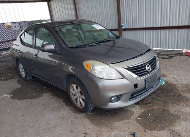 2012 NISSAN Versa