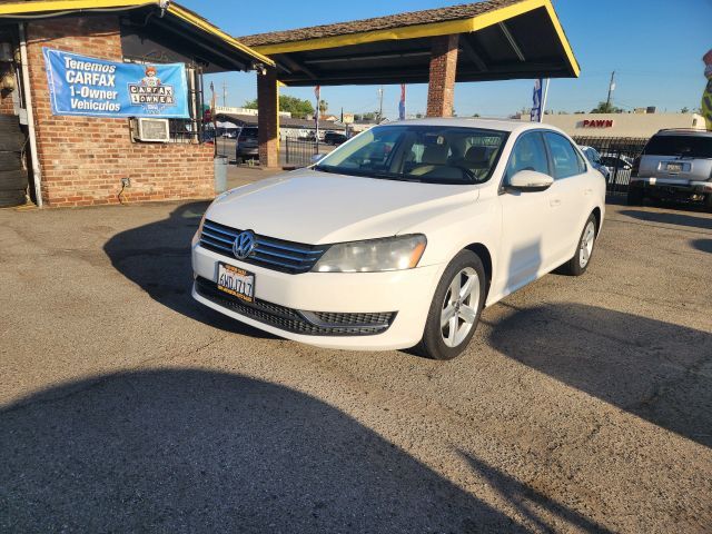 2012 VOLKSWAGEN Passat