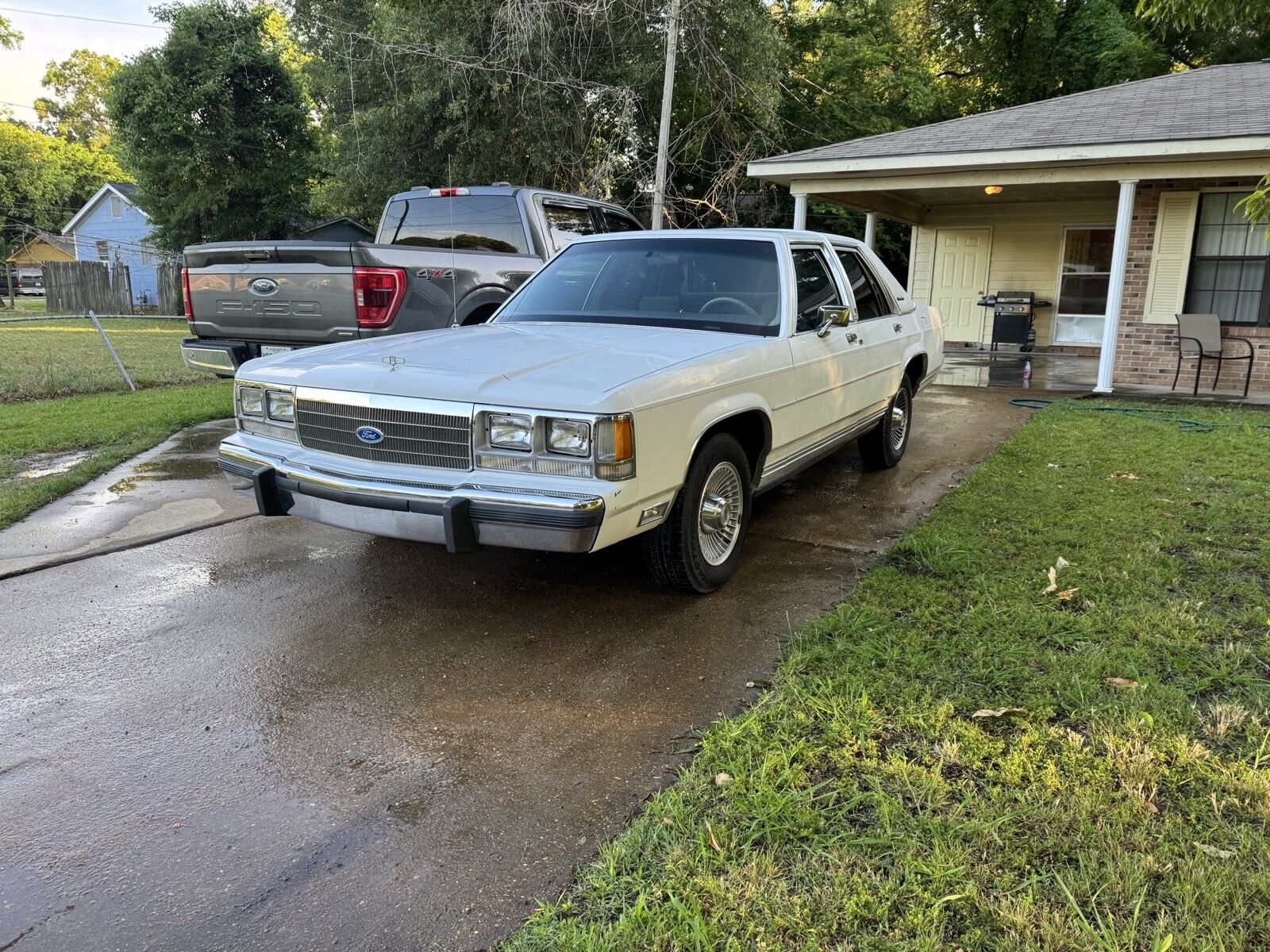 Ford Crown Victoria