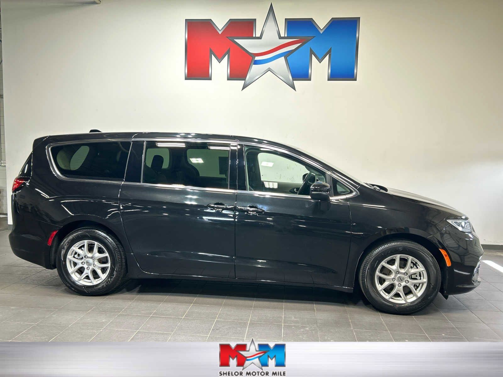 2023 CHRYSLER Pacifica