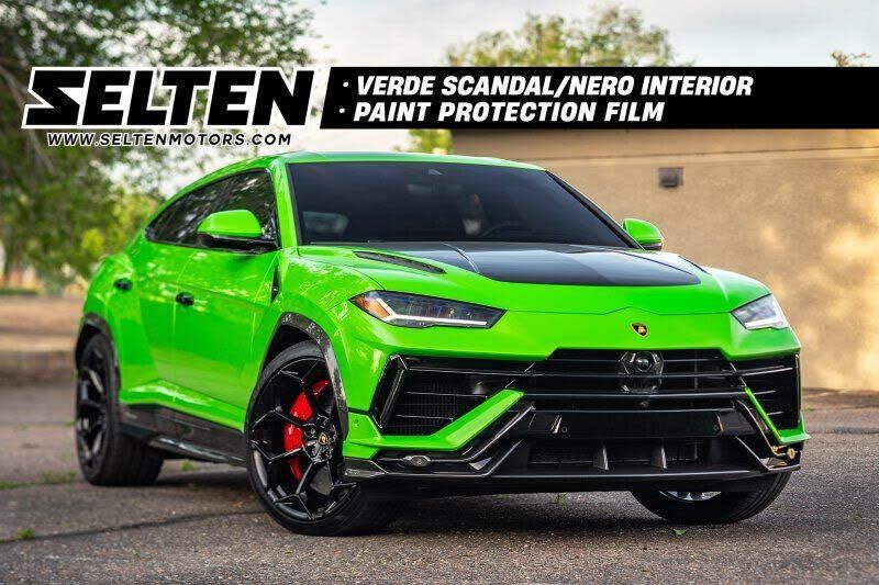 2024 LAMBORGHINI URUS