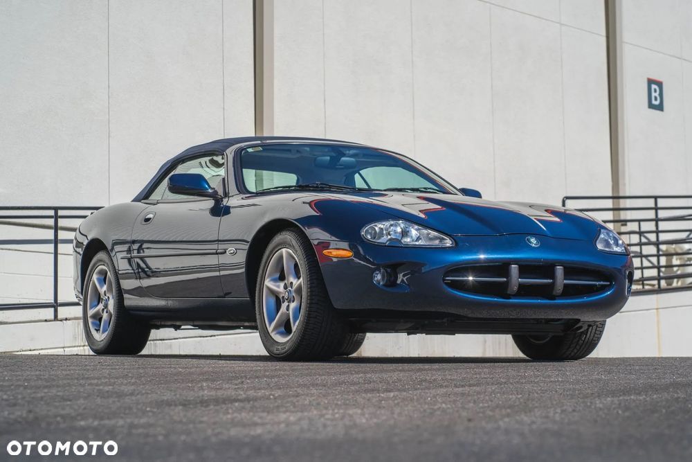 Jaguar XK8