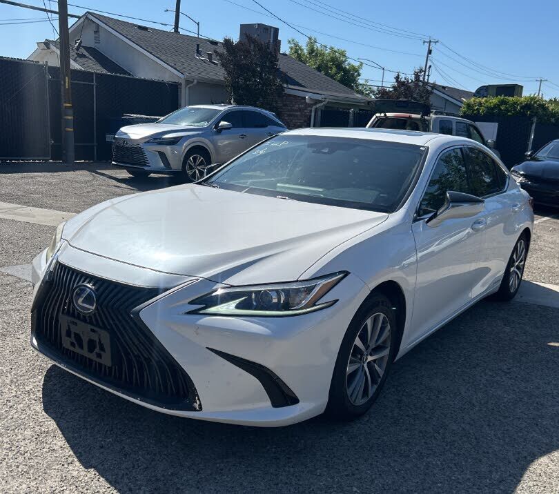2019 LEXUS ES