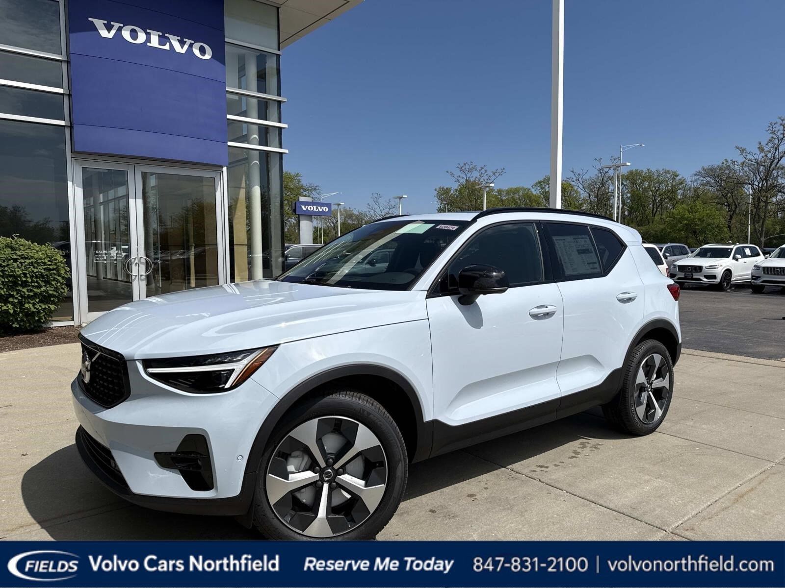 2026 VOLVO XC40