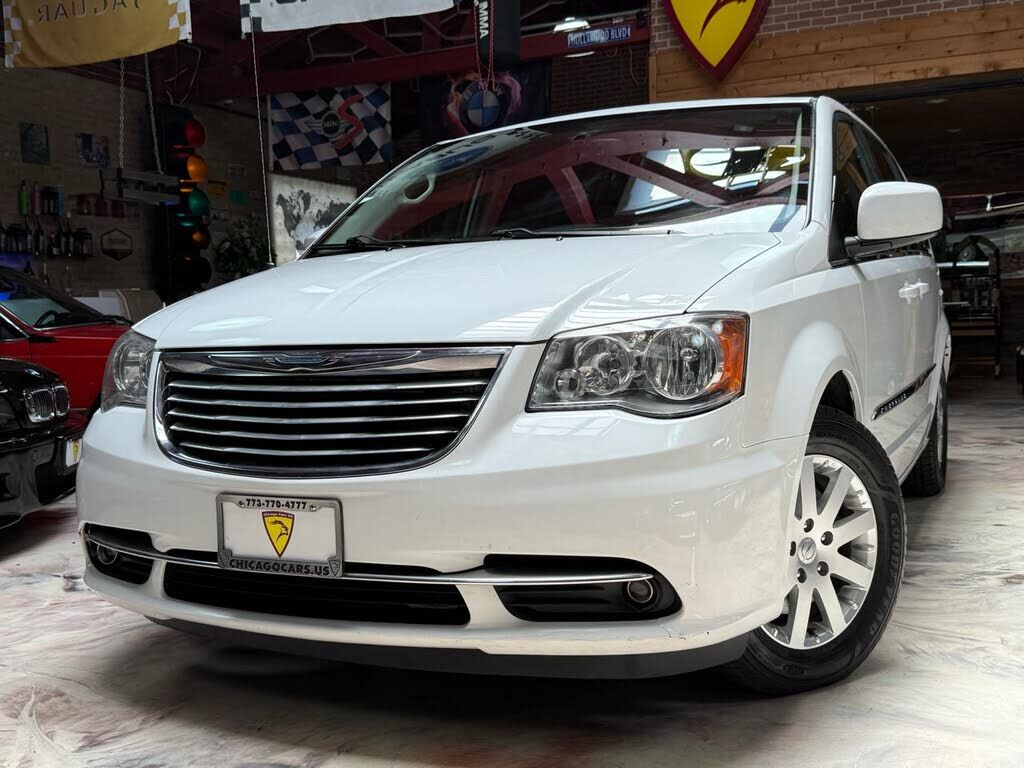 2014 CHRYSLER Town and Country