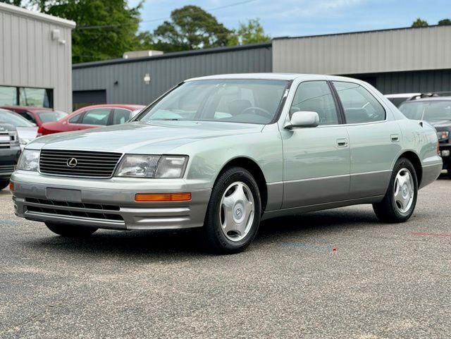Lexus LS