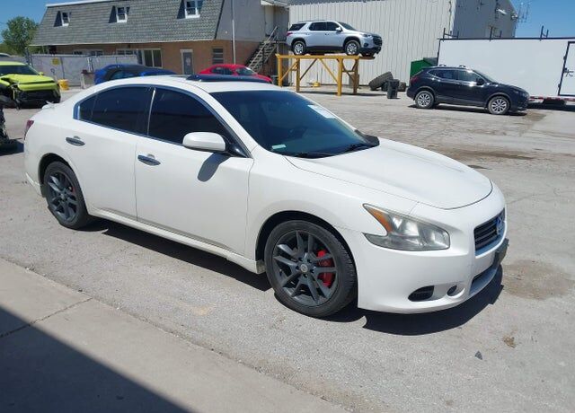 2010 NISSAN Maxima