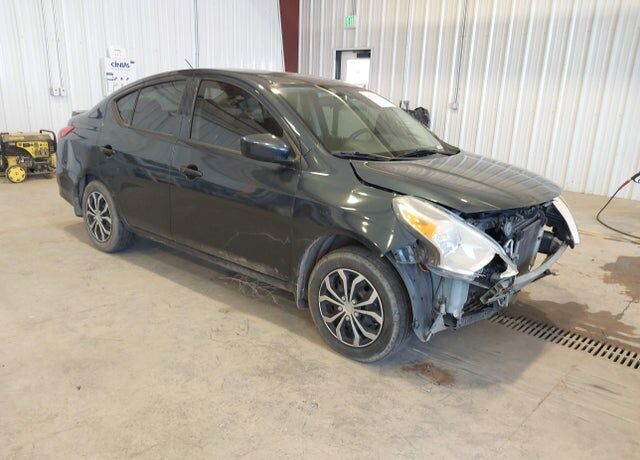 2016 NISSAN Versa