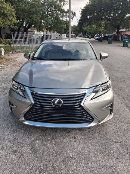 2016 LEXUS ES