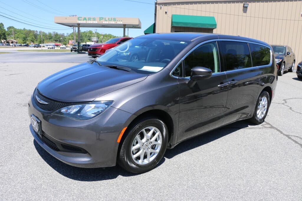 2023 CHRYSLER Voyager