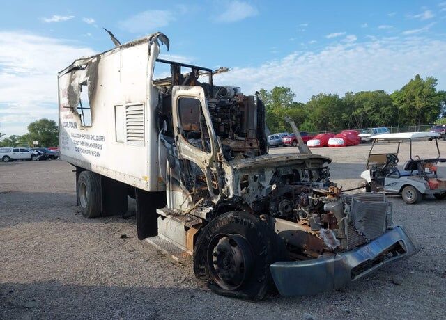 2013 FREIGHTLINER M2
