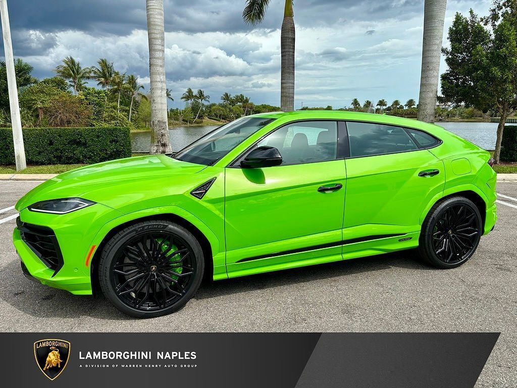2026 LAMBORGHINI URUS
