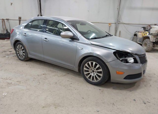 2010 SUZUKI Kizashi