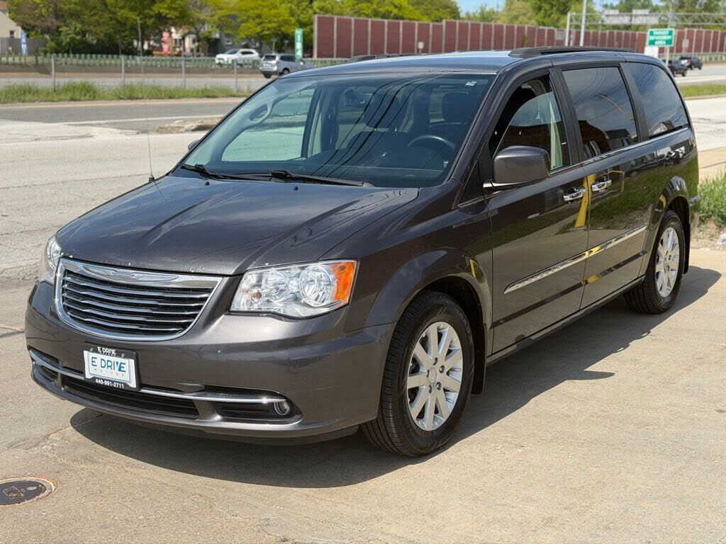2016 CHRYSLER Town and Country