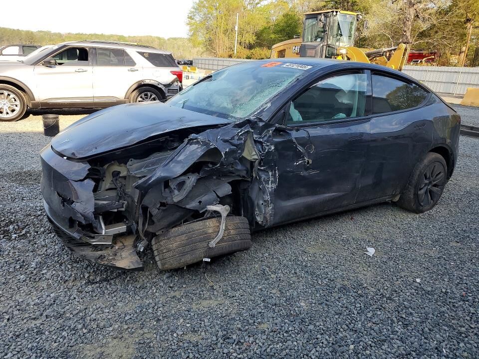 2025 TESLA Model Y