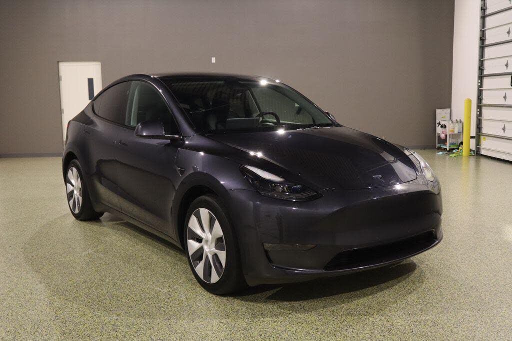 2024 TESLA Model Y