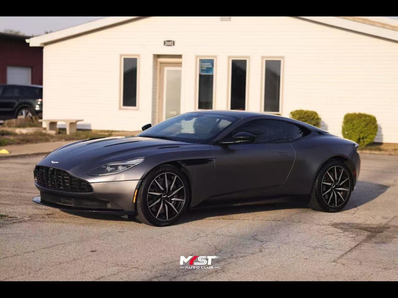 2017 ASTON MARTIN DB11