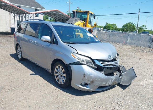 2015 TOYOTA Sienna
