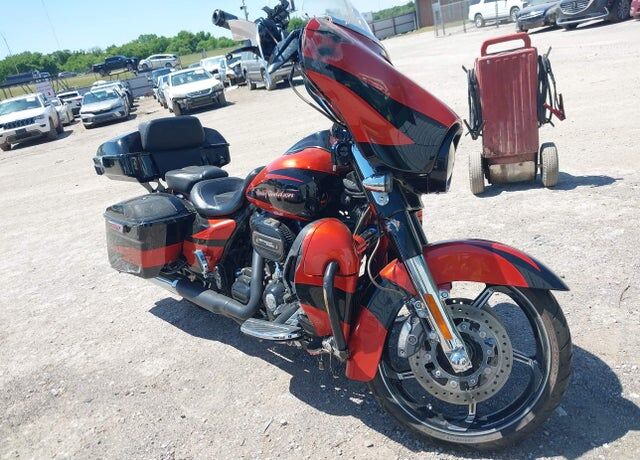 2017 HARLEY DAVIDSON FLHXSE / CVO Street Glide
