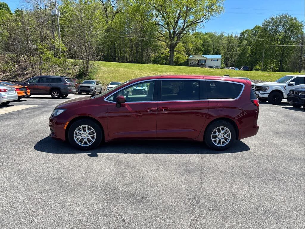 2023 Chrysler Voyager