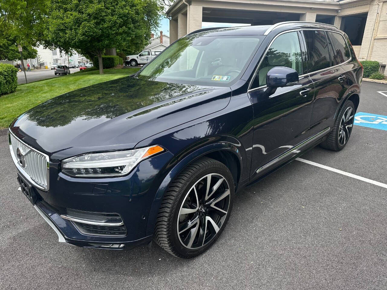 2019 VOLVO XC90