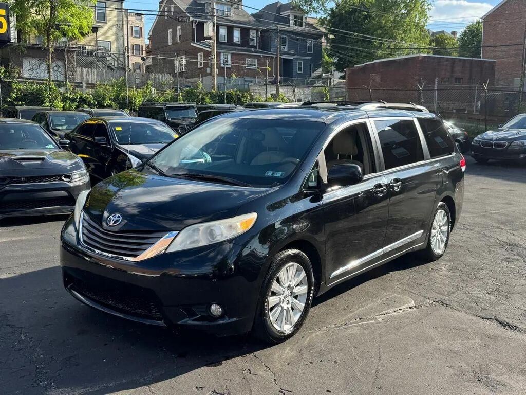 2012 TOYOTA Sienna
