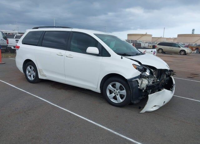 2011 TOYOTA Sienna