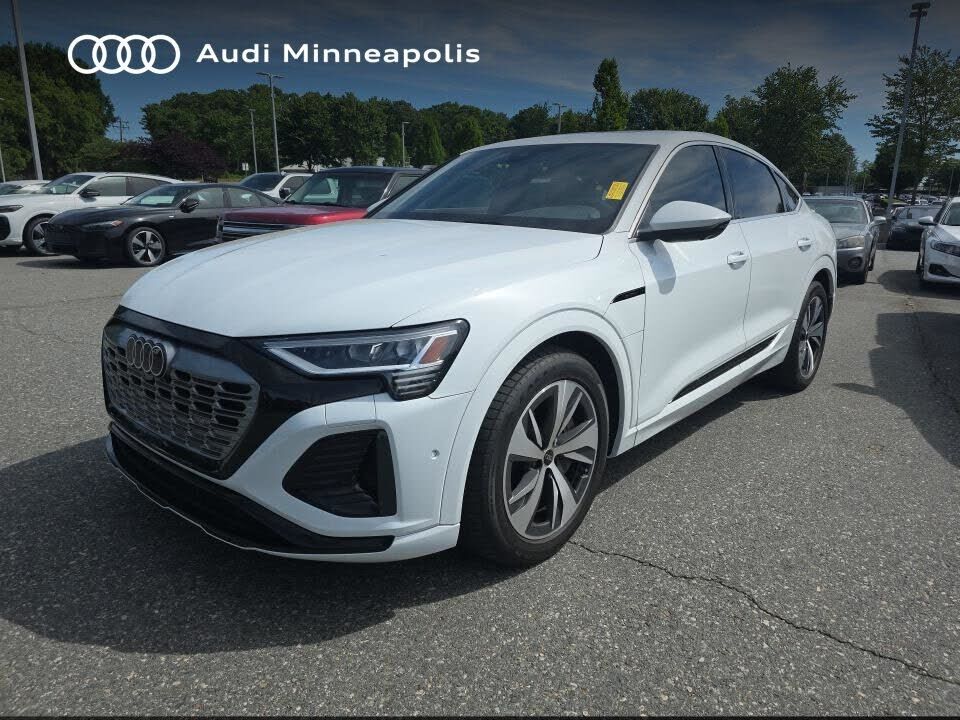 2024 AUDI Q8