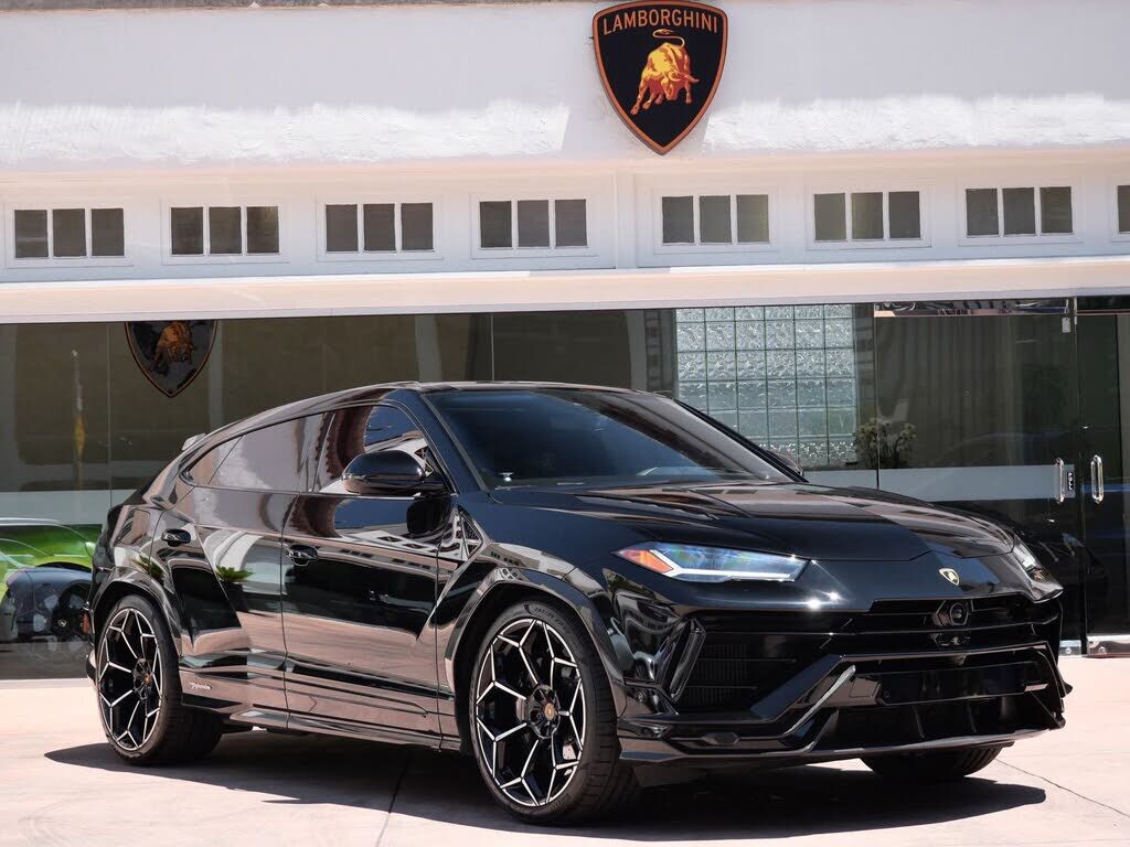 2023 LAMBORGHINI URUS