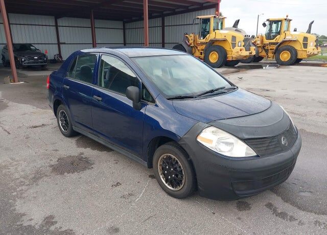 2011 NISSAN Versa