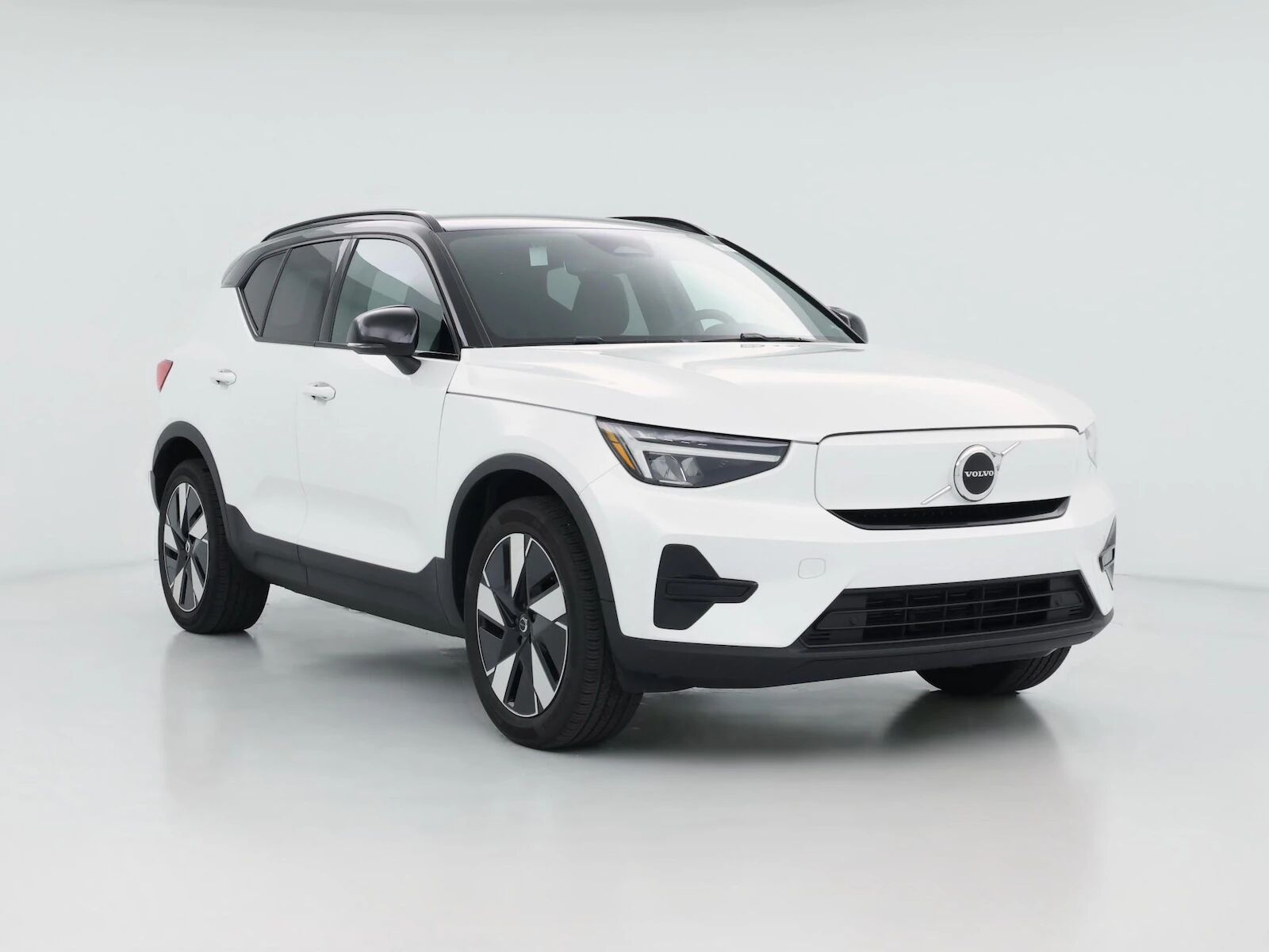 2024 VOLVO XC40