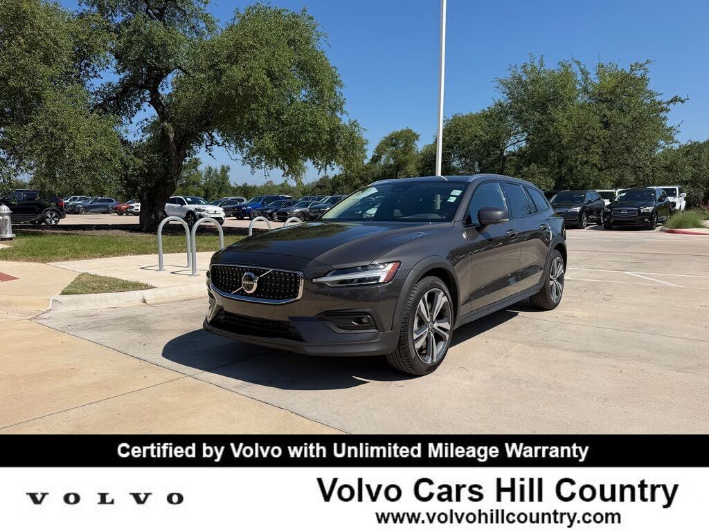 2025 VOLVO V60CC