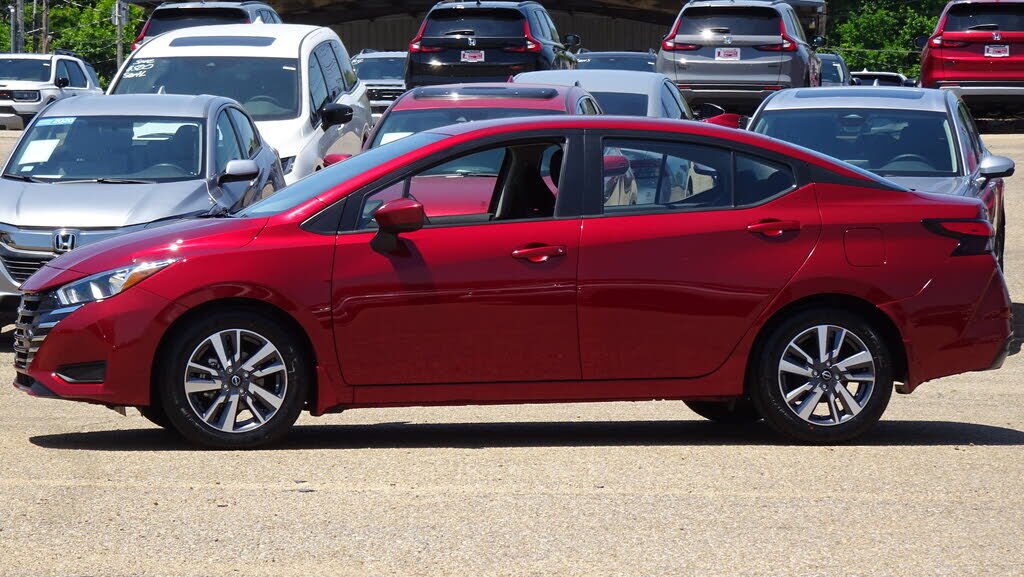2023 NISSAN Versa