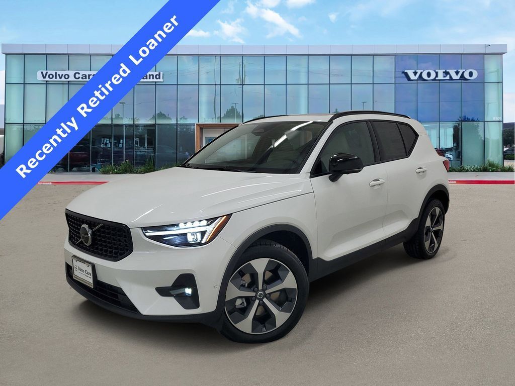 2026 VOLVO XC40