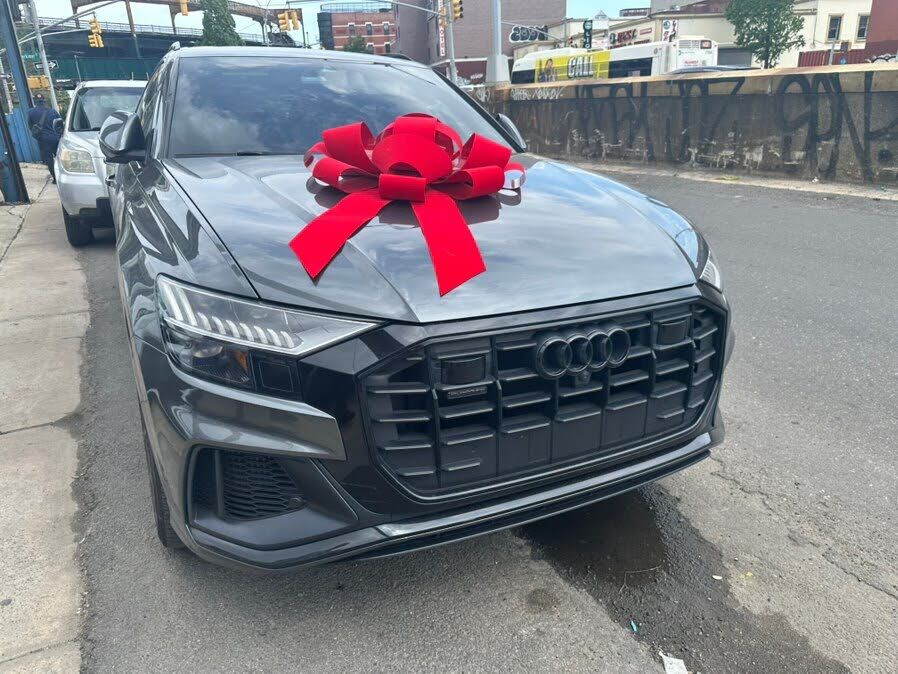 2021 AUDI Q8