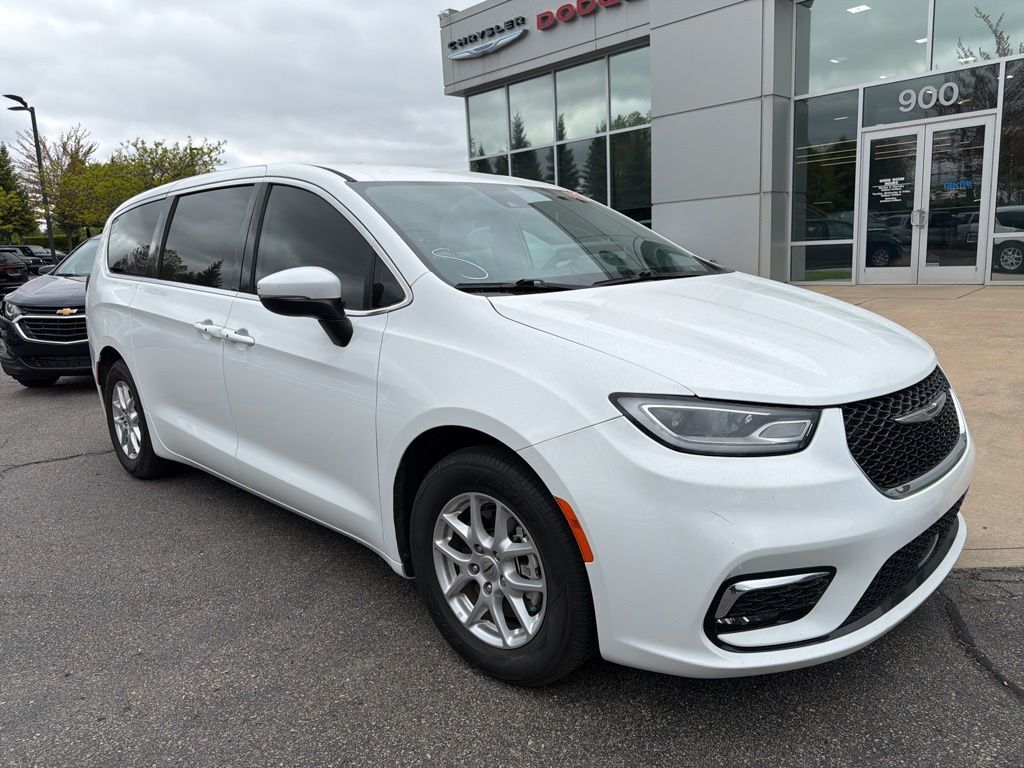 2023 CHRYSLER Pacifica