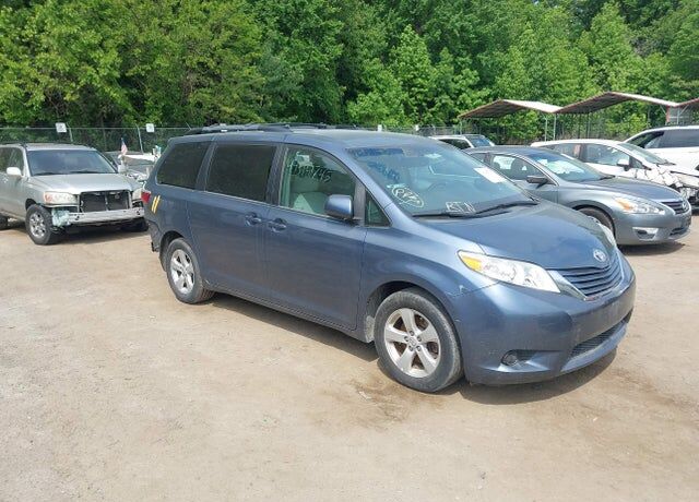 2017 TOYOTA Sienna