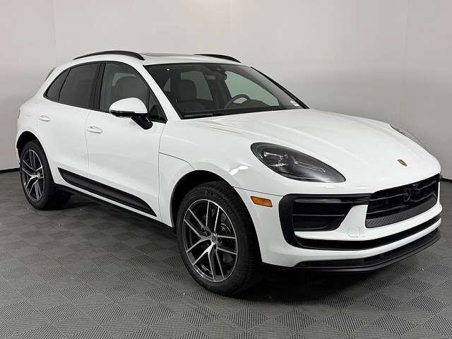 2026 PORSCHE Macan