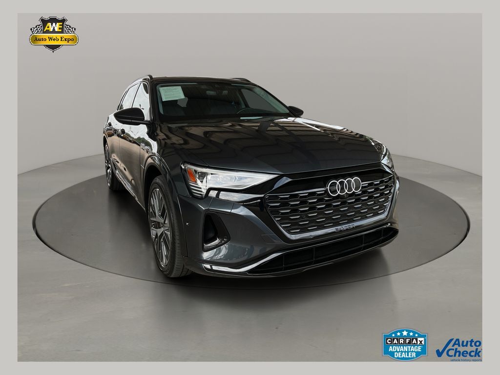 2024 AUDI Q8