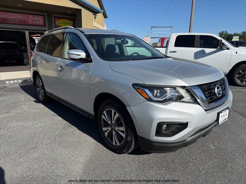 2017 NISSAN Pathfinder