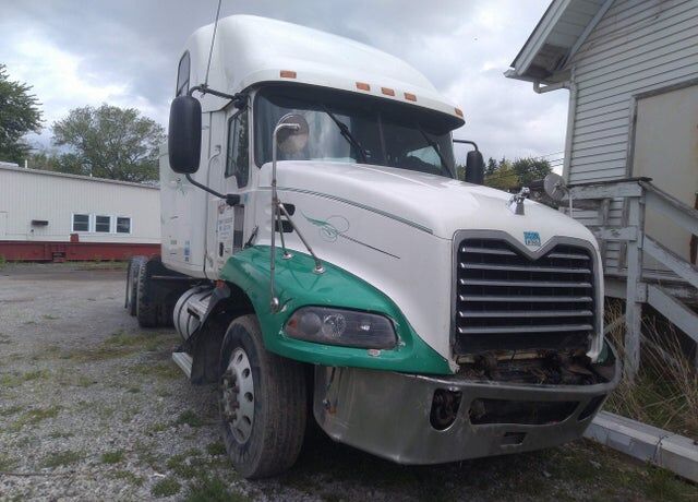2010 MACK CXU