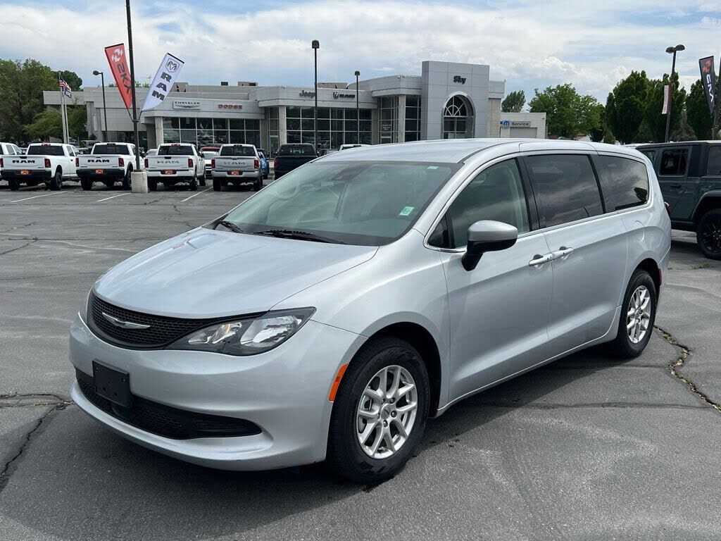 2023 CHRYSLER Voyager