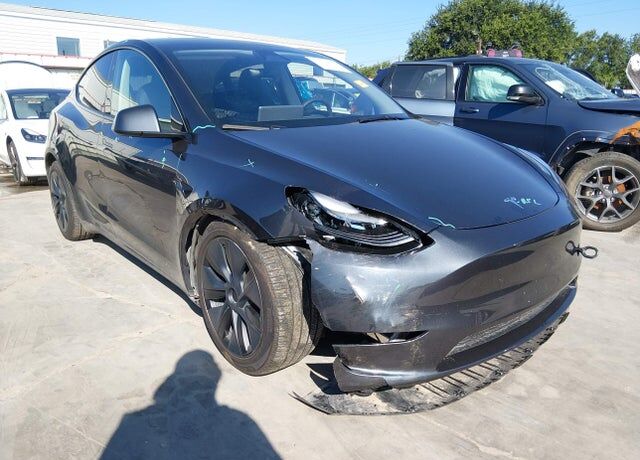 2025 TESLA Model Y