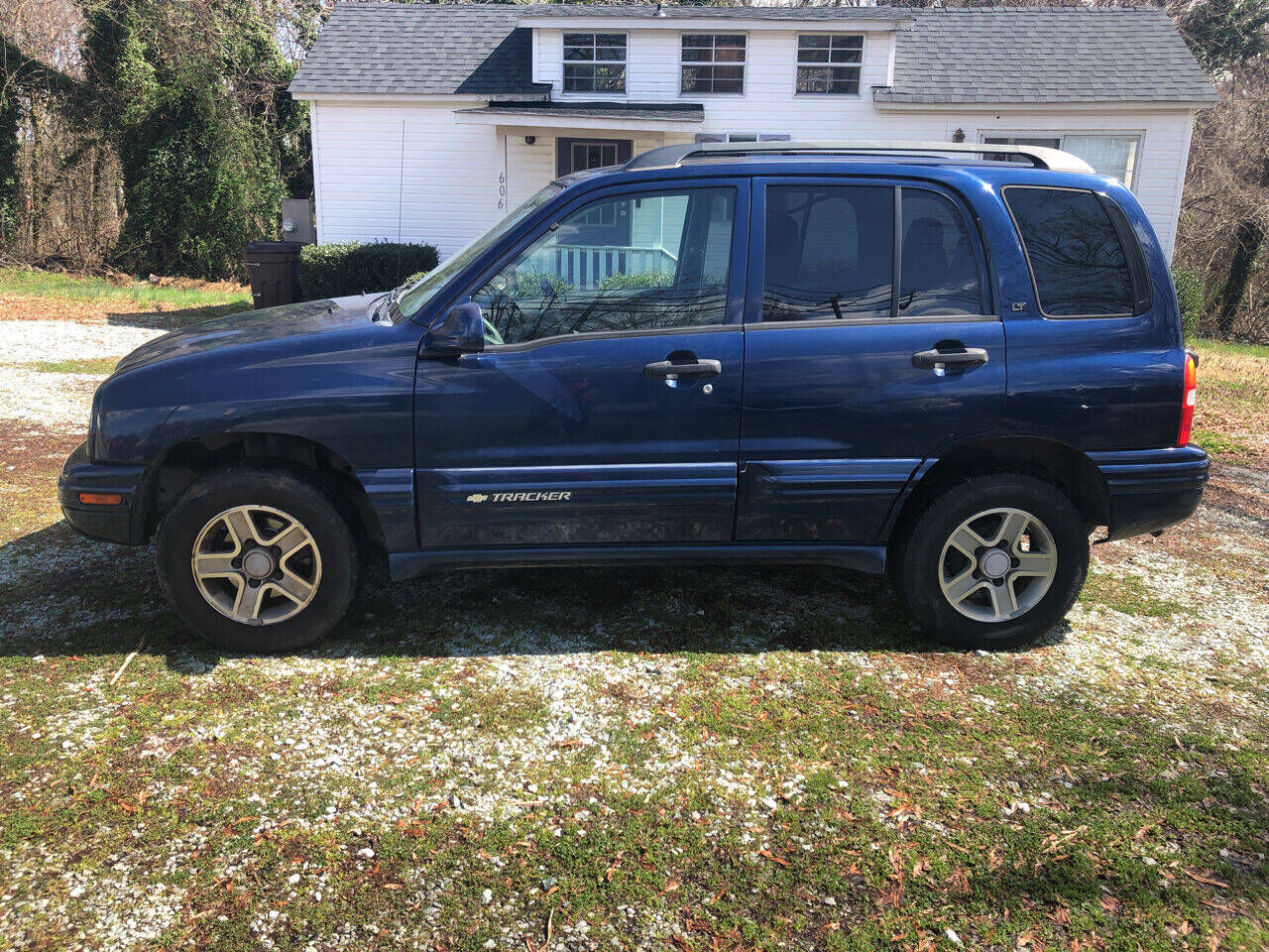 2004 CHEVROLET Tracker