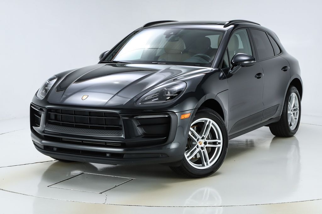 2022 PORSCHE Macan