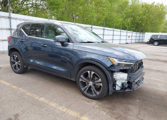 2020 VOLVO XC40