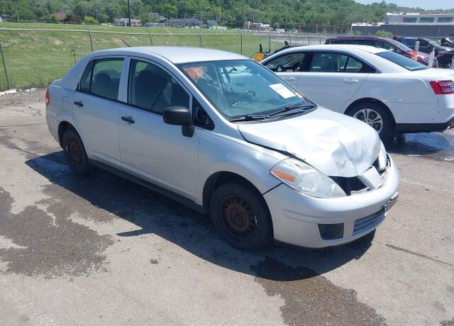 2010 NISSAN Versa