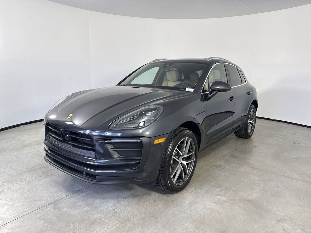 2026 PORSCHE Macan