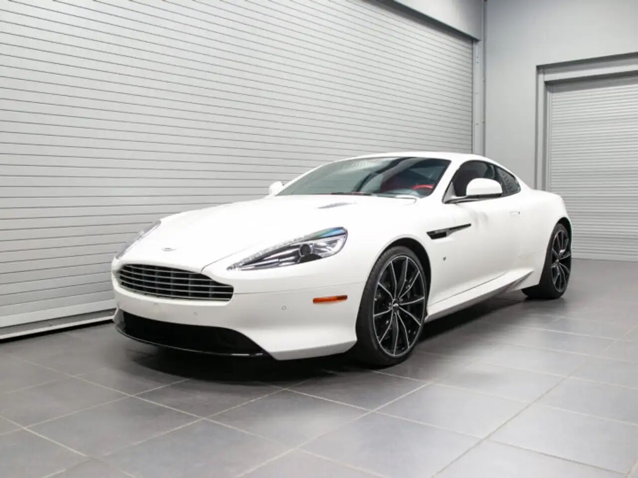 Aston Martin DB9