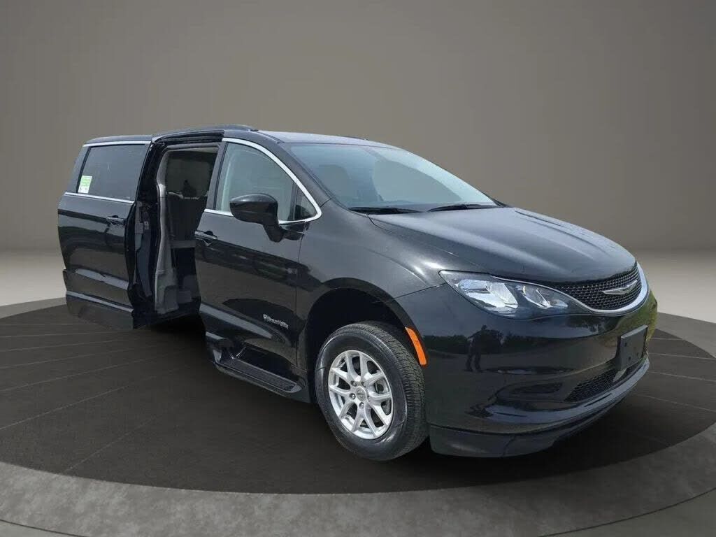 2021 CHRYSLER Voyager